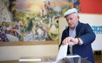 Коалиция ГЕРБ-СДС победила на досрочных парламентских выборах Болгарии