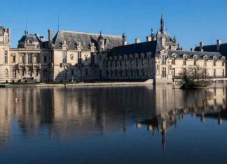 Во Франции резко упали в цене замки