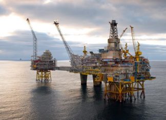 “Восьмерка” ОПЕК+ договорилась увеличить добычу нефти в октябре