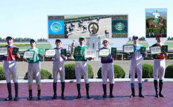 В Туркменистане в честь независимости состоялись конные скачки