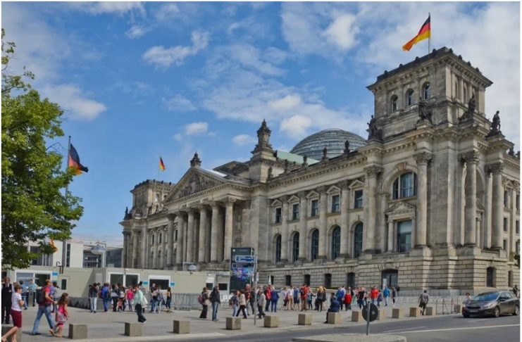 Germaniýanyň ilaty 100 müň adam azaldy