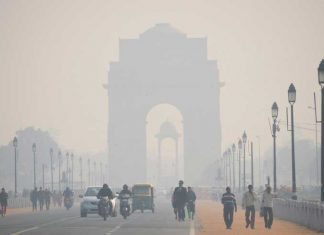 Искусственный дождь для борьбы с опасным смогом хотят вызвать в Дели