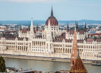 В Туркменистане объявлен набор студентов на обучение в вузах Китая и Венгрии