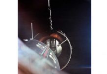 Orbitada iki kosmos gämisi birikdi