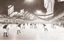 Ýapyk binada geçirilen ilkinji hokkeý duşuşygy