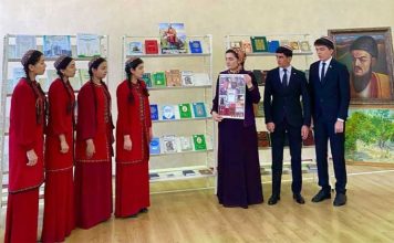 В туркменской столице прошла выставка по творчеству Махтумкули