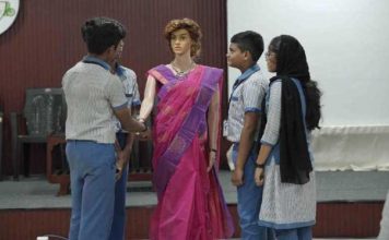 В школе на юге Индии начал работу первый робот-учитель на базе ИИ