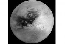 Saturnyň iň uly hemrasy Titan açylýar