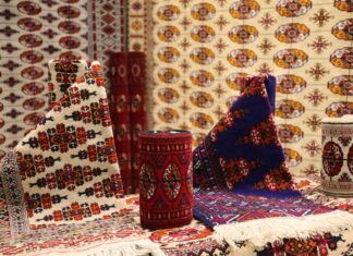 В Туркменистане широко отметят праздник туркменского ковра