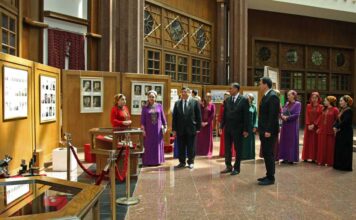 В Государственном музее Туркменистана открылась выставка к Дню науки