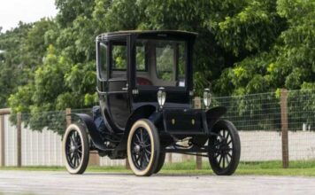 На аукционе продадут раритетный электромобиль 1913 года