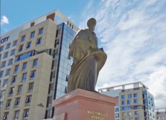 В Астане состоялась церемония открытия памятника Махтумкули Фраги