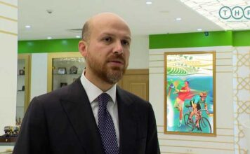 Председатель Халк Маслахаты Туркменистана подарил алабаев главе Всемирной конфедерации этноспорта