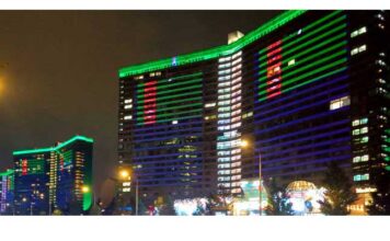 Новый Арбат в Москве подсветили цветами туркменского флага