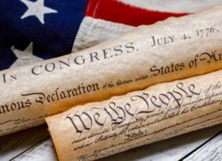 СМИ: в США на аукционе продали забытый в шкафу экземпляр конституции