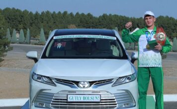 Туркменский спортсмен награжден автомобилем за золото на молодежном чемпионате мира