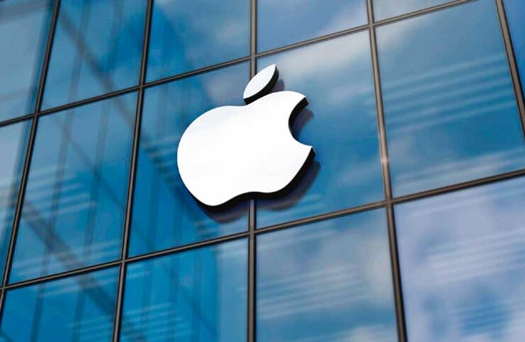 “Apple” ýene-de sanawyň başynda