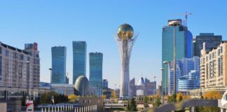 Gazak diliniň döwlet dili derejesi berkidildi