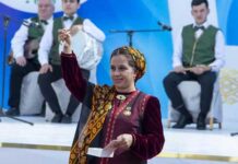 Köp çagaly enelere Türkmenistanyň “Ene mähri” diýen hormatly at dakylar