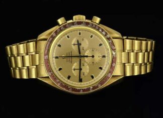 В США за рекордную сумму ушли с молотка часы первого человека, ступившего на Луну