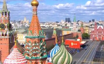 Президент Туркменистана возложил цветы к могиле Неизвестного солдата