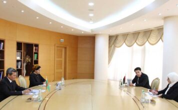 Посол Палестины вручила копии верительных грамот в МИД Туркменистана