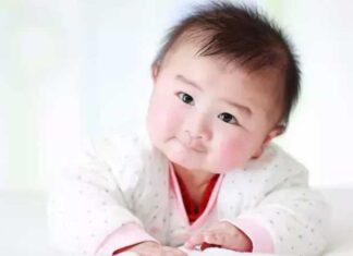 В Китае семьям с детьми до трех лет будут выплачивать $500 в год