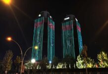 Ankaranyň beýik binalary Türkmenistanyň Garaşsyzlyk güni mynasybetli türkmen baýdagynyň reňkinde bezeldi