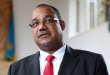 Parlamentiň öňki başlygy ýeňiş gazandy