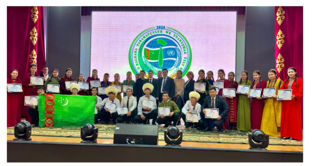 Gazak milli mugallymçylyk uniwersitetinde Türkmenistanyň Bitaraplygynyň 30 ýyllygy bellenildi