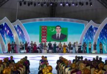 Döwlet Baştutanymyz Türkmenistanyň Prezidentiniň “Türkmeniň Altyn asyry” atly baýragyny almak ugrundaky bäsleşigi yglan etmek hakynda Karara gol çekdi