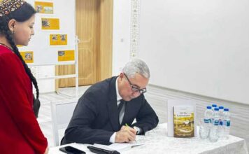 В ТГУ имени Махтумкули прошла встреча с известным писателем