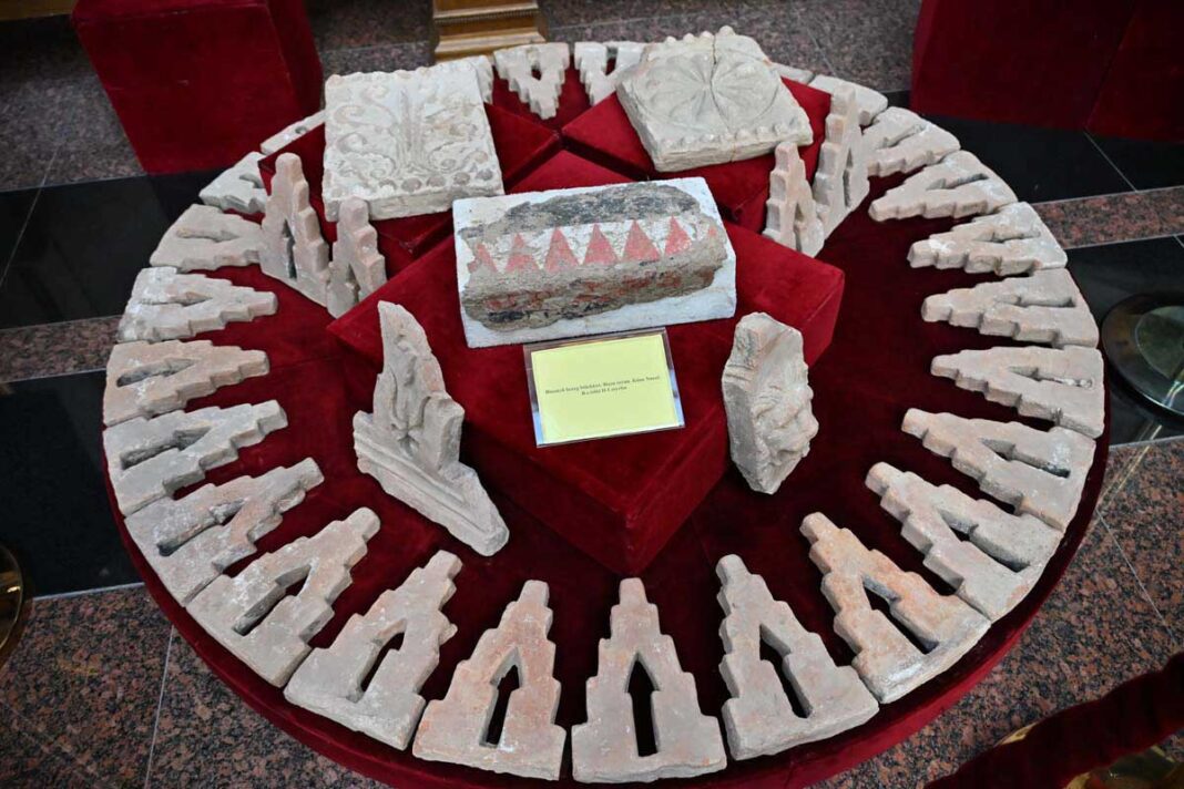 museum-artifact-exponat-eksponat-muzey