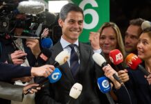 Niderlandlarda geçirilen saýlawlarda çepçi liberallar öňde barýar