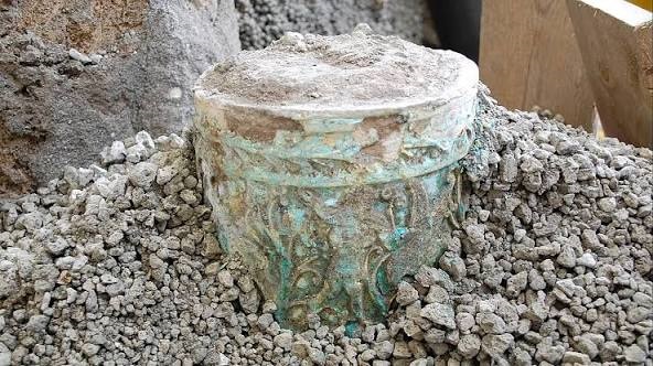 pompei egypt vase wazo