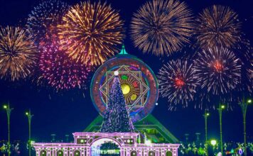 В Ашхабаде началась подготовка к новогодним праздникам