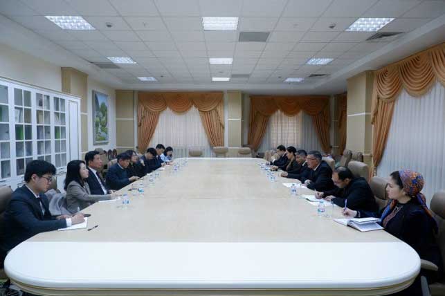 A-meeting-was-held-with-the-delegation-of-the-Republic-of-Korea