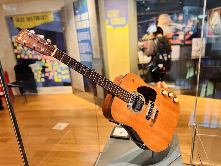 Kurt-Cobains-Martin-D-18E-Guitar-at-Kurt-Cobain-Unplugged-Exhibition