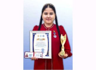 Студентка из Туркменистана получила звание «Лучший студент тюркских народов»