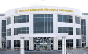 Немецкий профессор делится опытом с туркменскими врачами