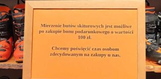 Polşadaky aýakgap dükanynda täze düzgün