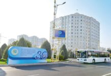 Parahatçylyk döredijilikli, durnukly ösüş ýoly bilen