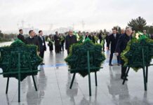 Bitaraplyk binasyna gül goýmak dabarasy geçirildi