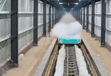 2 sekuntda 700 kilometr