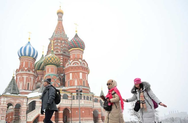 Russiýa hytaýly syýahatçylar üçin wizany ýatyrdy