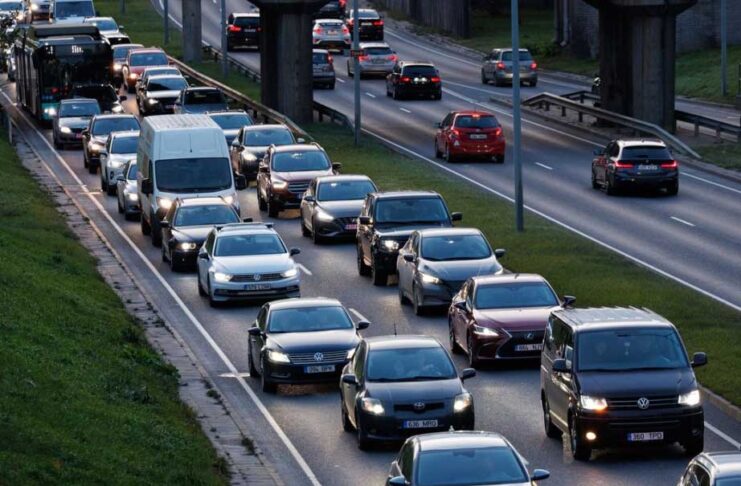 Ýewropa Komissiýasy içinden otlanýan hereketlendirijili awtoulaglaryň satuwyna girizilen gadagançylygy ýatyrdy