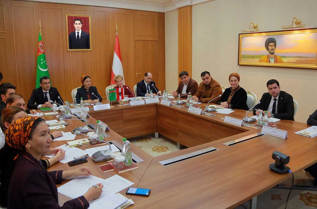 turkmen-awstriya-dostluk-topary-161225-21