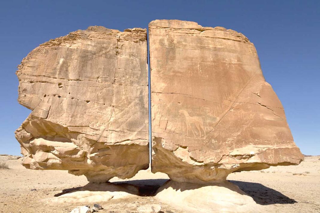 Al-Naslaa--rock-saudi-arabia-dash