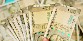 Hindi rupiýasy rekord derejede güýjüni ýitirdi