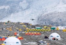 Nepalese authorities have announced a plan to clean up trash on Everest